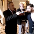 Pemain timnas Iran menunjukkan momen penuh makna menjelang keberangkatan mereka dari Turki ke Meksiko pada Sabtu (6/6/2026) untuk menjalani persiapan menghadapi Piala Dunia 2026. (Tangkapan Layar Video/REUTERS)