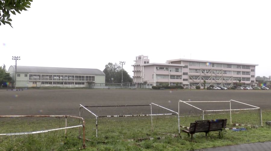 Pemerintah Kota Utsunomiya, Jepang, menangguhkan kegiatan di seluruh 94 sekolah dasar dan menengah pada Senin (8/6/2026) setelah kemunculan seekor beruang di kawasan permukiman. (Tangkapan Layar Video Reuters/)
