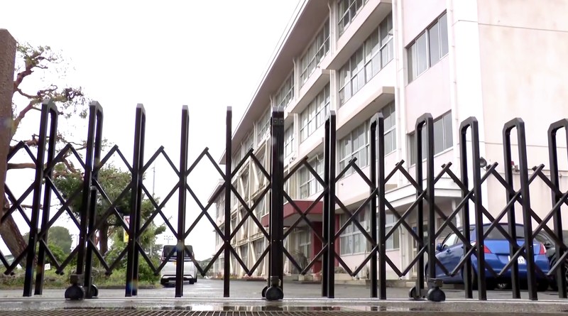 Pemerintah Kota Utsunomiya, Jepang, menangguhkan kegiatan di seluruh 94 sekolah dasar dan menengah pada Senin (8/6/2026) setelah kemunculan seekor beruang di kawasan permukiman. (Tangkapan Layar Video Reuters/)