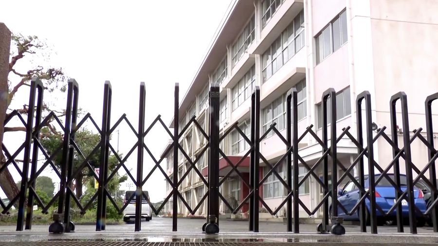 Pemerintah Kota Utsunomiya, Jepang, menangguhkan kegiatan di seluruh 94 sekolah dasar dan menengah pada Senin (8/6/2026) setelah kemunculan seekor beruang di kawasan permukiman.