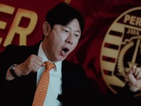 Persija Jakarta memperkenalkan Shin Tae-yong sebagai pelatih baru klub berjuluk Macan Kemayoran tersebut. Perkenalan itu digelar di Jakarta International Stadium, Jakarta Utara, Senin (8/6/2026) siang WIB. (Instagram/persija)