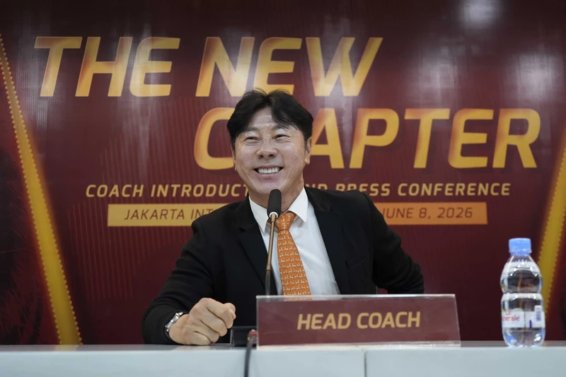 Persija Jakarta memperkenalkan Shin Tae-yong sebagai pelatih baru klub berjuluk Macan Kemayoran tersebut. Perkenalan itu digelar di Jakarta International Stadium, Jakarta Utara, Senin (8/6/2026) siang WIB. (Instagram/persija)