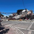 Kondisi bangunan yang runtuh setelah gempa berkek magnitude 7,8 di General Santos, Pulau Mindanao, Filipina, 8 Juni 2026. (REUTERS/Edwin Espejo)