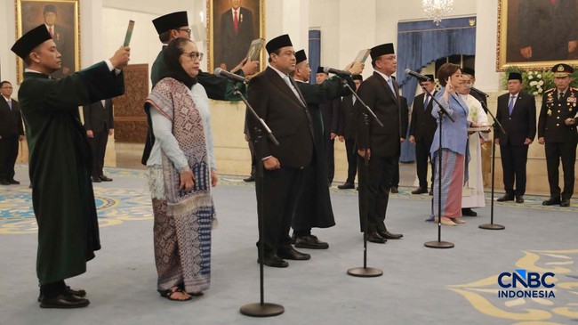 Potret Prabowo Lantik Bos BGN - Penasihat Khusus Presiden