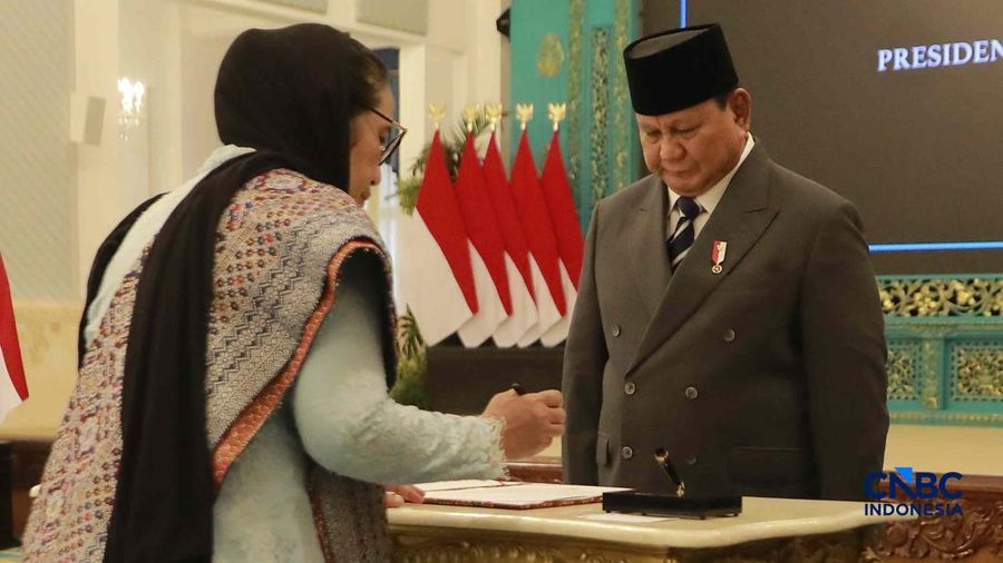 Presiden Prabowo Subianto Melantik Kepala Kepala BGN, Nanik Sudaryati Deyang di Istana Negara, Jakarta, Senin (8/6/2026). (CNBC Indonesia/Muhammad Sabki)