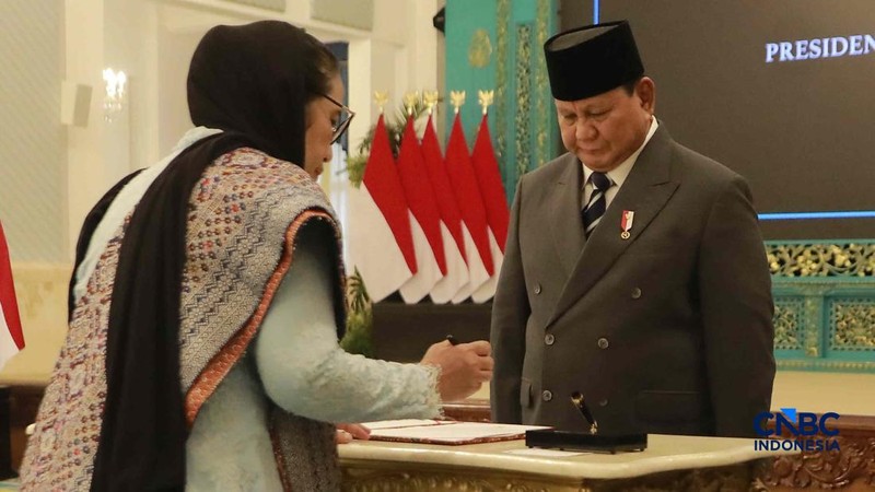Presiden Prabowo Subianto Melantik Kepala Kepala BGN, Nanik Sudaryati Deyang di Istana Negara, Jakarta, Senin (8/6/2026). (CNBC Indonesia/Muhammad Sabki)