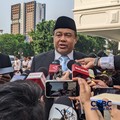 Foto: Presiden KSPI Said Iqbal saat menyampaikan keterangan kepada media saat tiba di Istana Kepresidenan, Jakarta, Senin (8/6/2026). (CNBC Indonesia/Emir Yanwardhana)