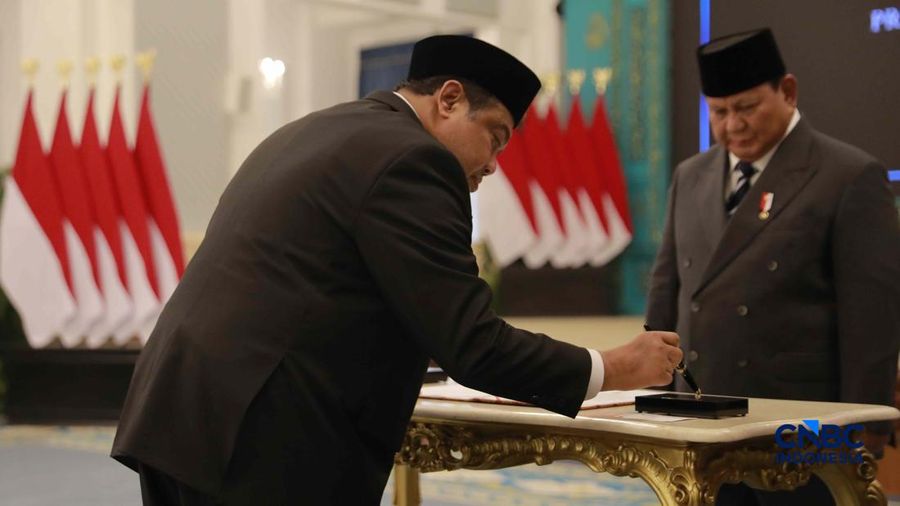 Said Iqbal usai dilantik Presiden Prabowo Subianto sebagai Penasihat Khusus Presiden Bidang Ketenagakerjaan dan Kesejahteraan Buruh di Istana Negara, Jakarta, Senin (8/6/2026). (CNBC Indonesia/Muhammad Sabki)