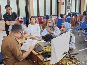 Orang Tua Deg-degan Usai Server SPMB Jabar Eror