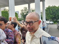 Presiden Prabowo Subianto memanggil anggota Dewan Ekonomi Nasional (DEN), Chatib Basri di Istana Negara, Jakarta, Selasa (9/6/2026). (CNBC Indonesia/Emir Yanwardhana)