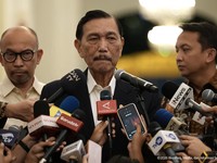 Ketua Dewan Ekonomi Nasional (DEN), Luhut Binsar Pandjaitan saat menyampaikan keterangan kepada media usai melakukan pertemuan dengan Presiden Prabowo Subianto di Istana Negara, Jakarta, Selasa (9/6/2026). (Tangkapan Layar Youtube/Sekretariat Preside
