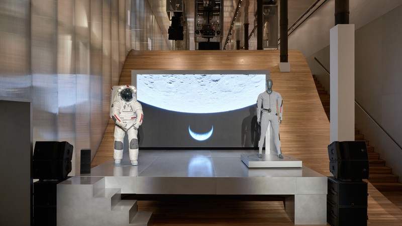 Pakaian luar angkasa hasil kolaborasi Axiom Space dan Prada. (Dok. Axiom Space Portal)