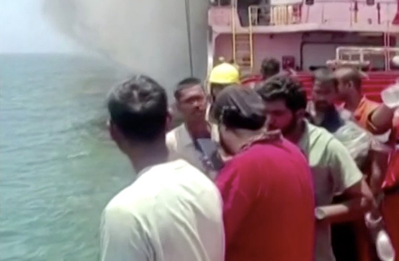 Pasukan Amerika Serikat melumpuhkan sebuah kapal tanker minyak tanpa muatan di Teluk Oman pada Senin (8/6/2026) setelah kapal tersebut mencoba berlayar menuju pelabuhan di Iran. (Tangkapan Layar Video Reuters/)