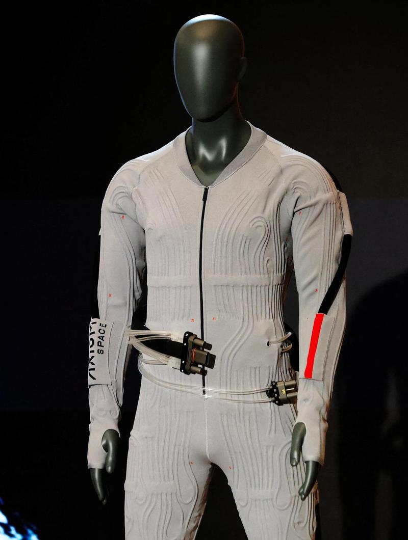 Prada Rambah Industri Antariksa, Rancang Underwear untuk Astronaut NASA