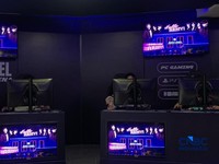 Sejumlah warnet gaming di Jakarta dipadati para penggemar BTS pada Selasa (9/6/2026) jelang dimulainya penjualan tiket konser BTS World Tour "ARIRANG" in Jakarta. (CNBC Indonesia/Fergi Nadria)