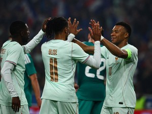 Video: Olise, Mbappe, Dembele saat Ini Selevel Trio Penyerang Brasil 2002?