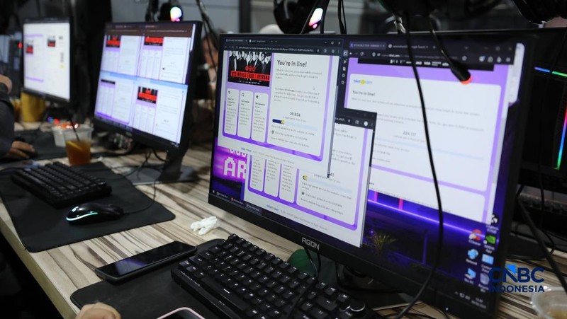 Suasana berbeda terlihat di sejumlah warnet gaming di Jakarta pada Selasa (9/6/2026), jelang dimulainya penjualan tiket konser BTS World Tour