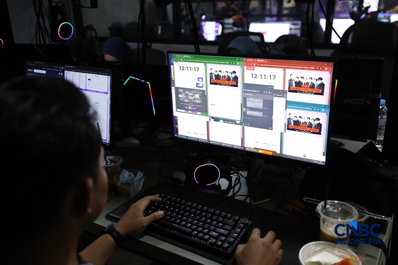 Suasana berbeda terlihat di sejumlah warnet gaming di Jakarta pada Selasa (9/6/2026), jelang dimulainya penjualan tiket konser BTS World Tour