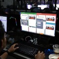 Suasana berbeda terlihat di sejumlah warnet gaming di Jakarta pada Selasa (9/6/2026), jelang dimulainya penjualan tiket konser BTS World Tour "ARIRANG" in Jakarta. (CNBC Indonesia/Tri Susilo)