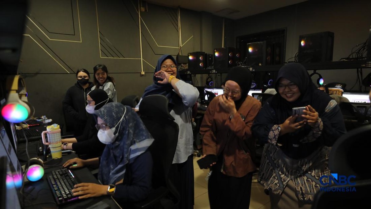 Potret Haru ARMY Berhasil Dapat Tiket BTS usai War