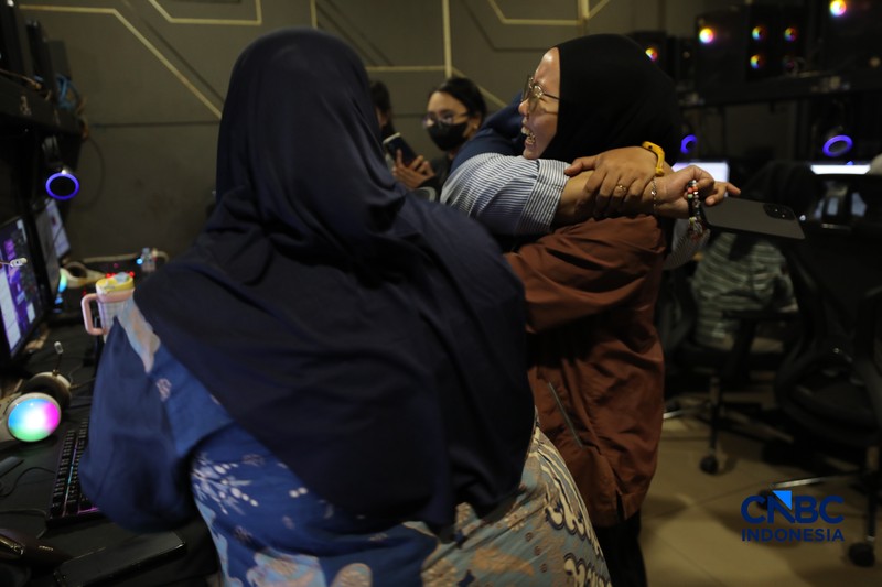 Suasana berbeda terlihat di sejumlah warnet gaming di Jakarta pada Selasa (9/6/2026), jelang dimulainya penjualan tiket konser BTS World Tour
