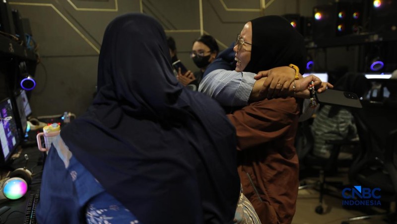 Suasana berbeda terlihat di sejumlah warnet gaming di Jakarta pada Selasa (9/6/2026), jelang dimulainya penjualan tiket konser BTS World Tour
