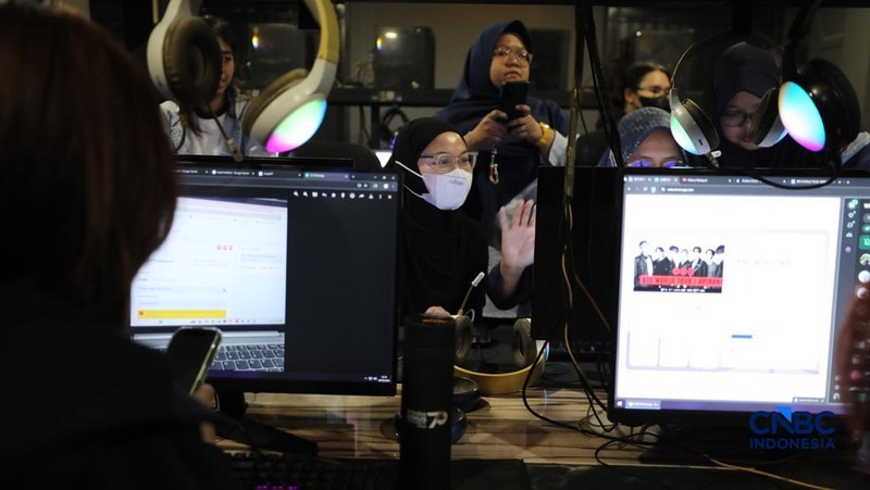 Suasana berbeda terlihat di sejumlah warnet gaming di Jakarta pada Selasa (9/6/2026), jelang dimulainya penjualan tiket konser BTS World Tour