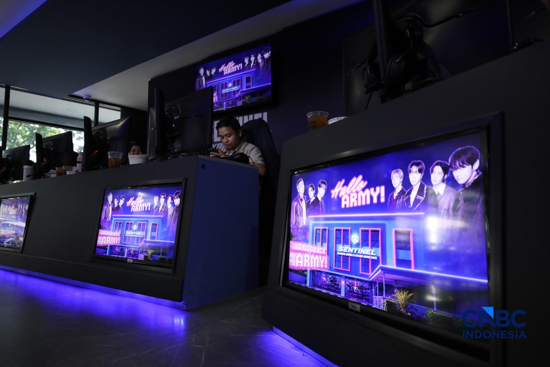 Suasana berbeda terlihat di sejumlah warnet gaming di Jakarta pada Selasa (9/6/2026), jelang dimulainya penjualan tiket konser BTS World Tour