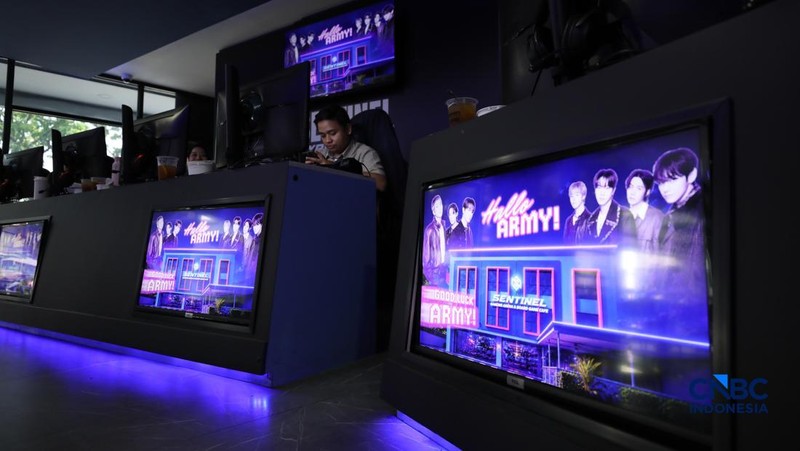 Suasana berbeda terlihat di sejumlah warnet gaming di Jakarta pada Selasa (9/6/2026), jelang dimulainya penjualan tiket konser BTS World Tour
