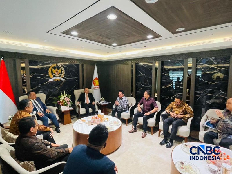 Wakil Ketua DPR RI, Sufmi Dasco bertemu pimpinan Bank Himbara. (CNBC Indonesia/Romys Bhinekasari)