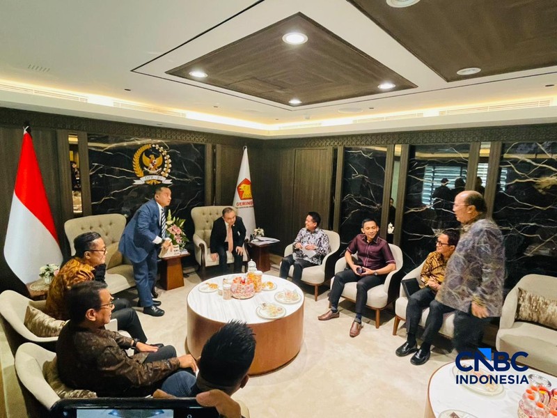 Wakil Ketua DPR RI, Sufmi Dasco bertemu pimpinan Bank Himbara. (CNBC Indonesia/Romys Bhinekasari)
