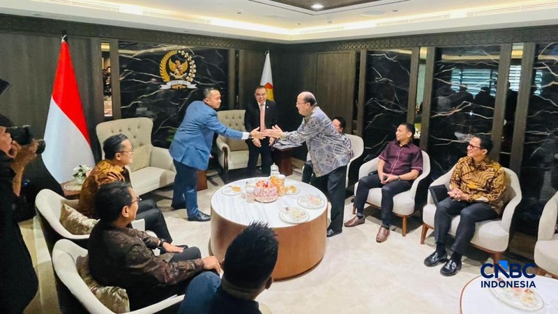 Wakil Ketua DPR RI, Sufmi Dasco bertemu pimpinan Bank Himbara. (CNBC Indonesia/Romys Bhinekasari)