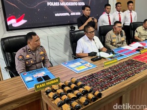 Video: Momen Polisi Bongkar Peredaran Vape Narkoba di Mojokerto