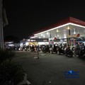 Antrean pembeli Bahan Bakar Minyak (BBM) jenis Pertalite di Ciputat Raya, Tangerang Selatan, Rabu (10/6/2026) malam. (CNBC Indonesia/Tri Susilo)