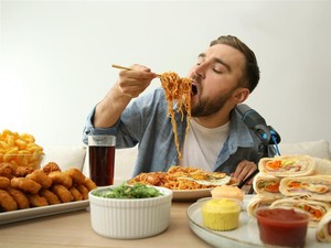 Terlanjur Makan Banyak? Coba Terapkan 5 Langkah Sehat Ini Usai Kalap Makan