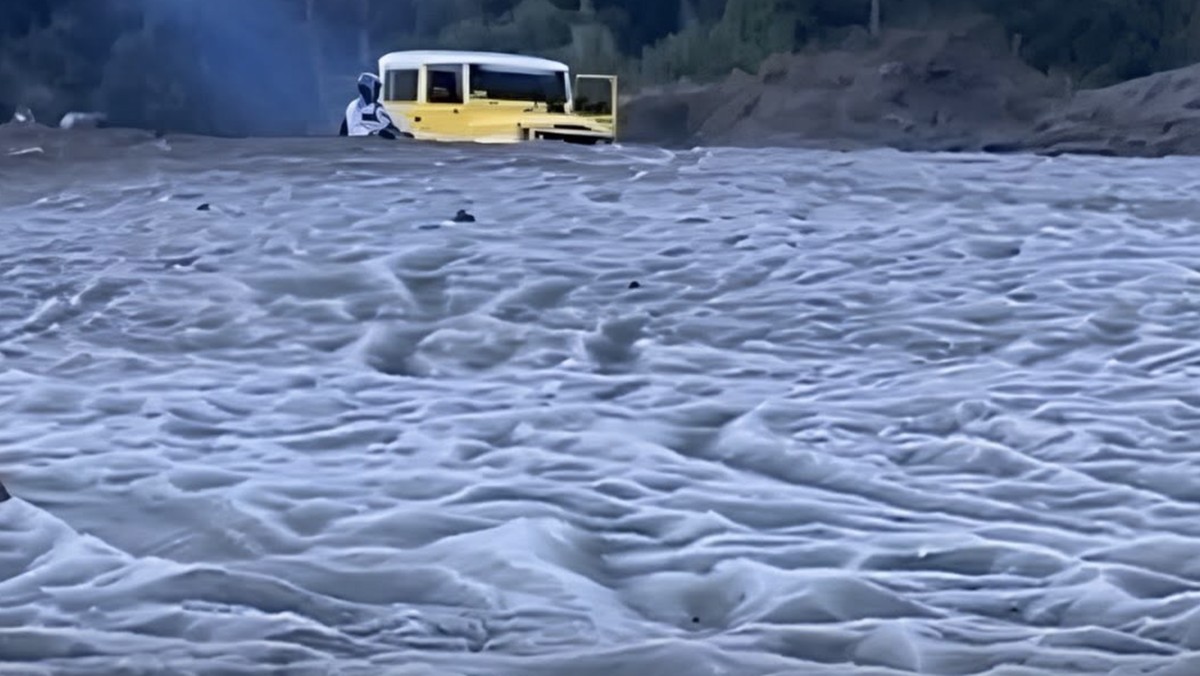 Gunung Bromo Diselimuti 'Salju', Suhu Ekstrem Tembus 2 Deraj