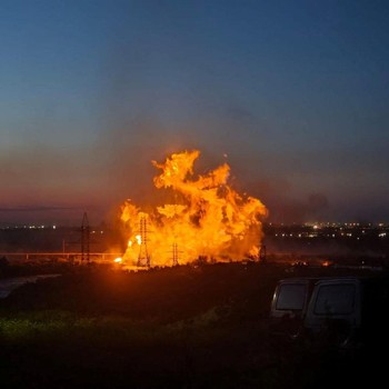 Detik-Detik Pipa Gas Meledak di Tengah Kota, Api Berkobar Tinggi 15 M