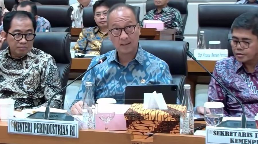Menteri Perindustrian, Agus Gumiwang Kartasasmita saat Raker dengan Komisi VII DPR RI, Rabu (10/6/2026). (YouTube/TVR Parlemen)