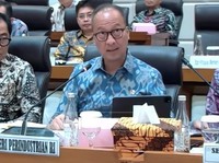 Menteri Perindustrian, Agus Gumiwang Kartasasmita saat Raker dengan Komisi VII DPR RI, Rabu (10/6/2026). (YouTube/TVR Parlemen)