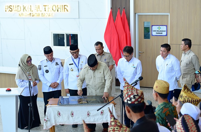 Presiden Prabowo Subianto meresmikan Rumah Sakit Umum Daerah (RSUD) KH. Muhammad Thohir Krui di Kabupaten Pesisir Barat, Lampung, Rabu (10/6/2026). (Dok. BPMI Sekretariat Presiden/Muchlis Jr)