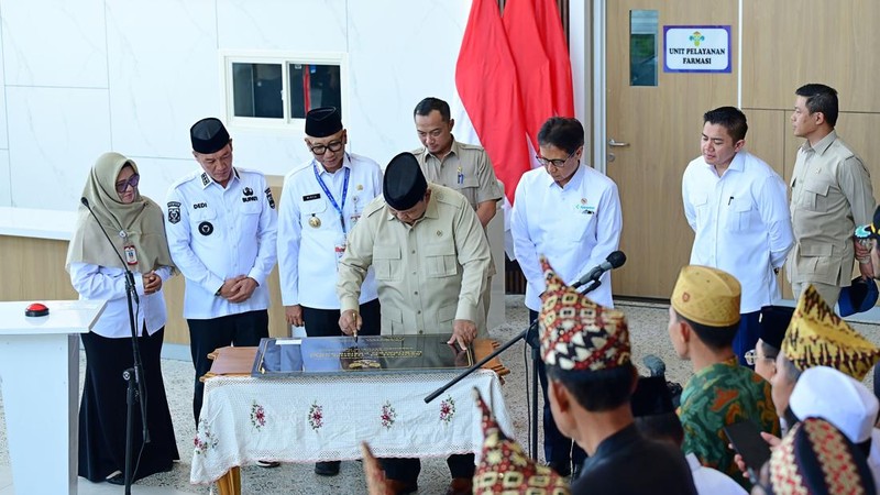 Presiden Prabowo Subianto meresmikan Rumah Sakit Umum Daerah (RSUD) KH. Muhammad Thohir Krui di Kabupaten Pesisir Barat, Lampung, Rabu (10/6/2026). (Dok. BPMI Sekretariat Presiden/Muchlis Jr)