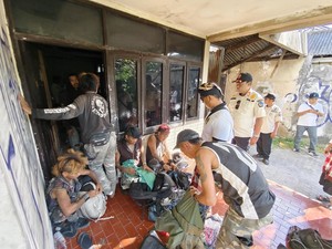 Anak Punk Tinggal di Bangunan Kosong Kuta, Penghasilan Rp 600 Ribu Sehari