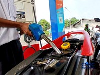 Sejumlah kendaraan mengisi Bahan Bakar Minyak (BBM) Pertamax di salah satu SPBU Pertamina di Jakarta, Rabu (10/6/2026). (CNBC Indonesia/Tri Susilo)