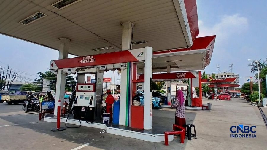 Sejumlah kendaraan mengisi Bahan Bakar Minyak (BBM) Pertamax di salah satu SPBU Pertamina di Jakarta, Rabu (10/6/2026).