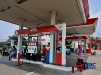 Sejumlah kendaraan mengisi Bahan Bakar Minyak (BBM) Pertamax di salah satu SPBU Pertamina di Jakarta, Rabu (10/6/2026). (CNBC Indonesia/Tri Susilo)