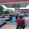 Sejumlah kendaraan mengisi Bahan Bakar Minyak (BBM) Pertamax di salah satu SPBU Pertamina di Jakarta, Rabu (10/6/2026). (CNBC Indonesia/Tri Susilo)