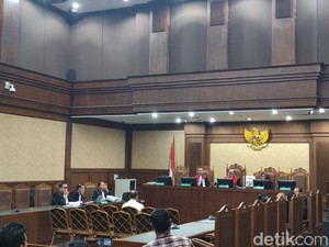 Buka-bukaan Pejabat Bea Cukai: Pakai Duit Kasus Suap, tapi Takut Ditangkap