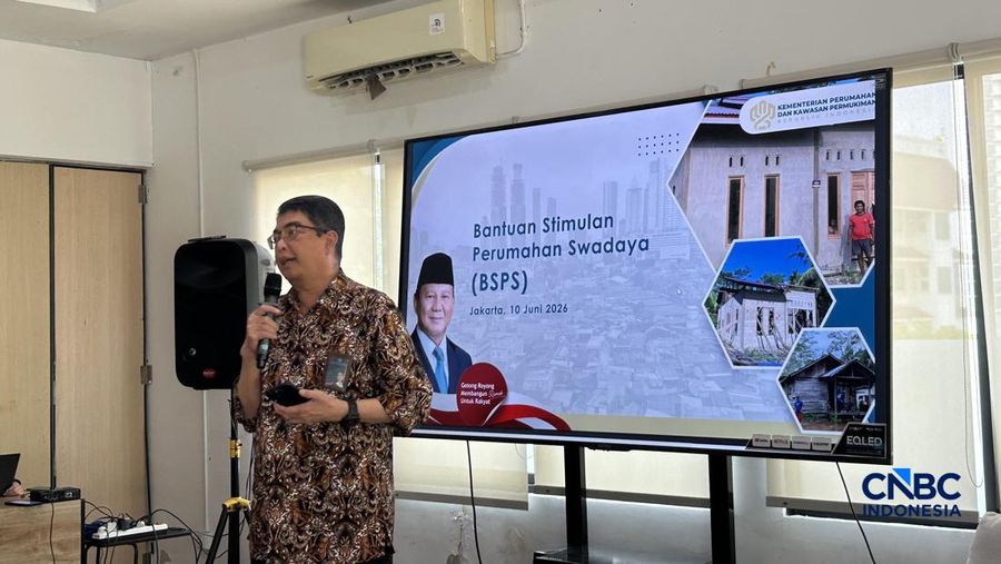 Direktur Jenderal Kawasan Permukiman Kementerian PKP, Fitrah Nur saat Media Briefing Program BSPS Tahun 2026 di Jakarta, Kamis (11/6/2026). (CNBC Indonesia/Elga Nurmutia)