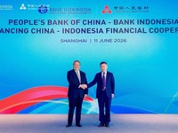 Gubernur Perry Warjiyo dan Gubernur Pan Gongsheng menjalin kerja sama Bilateral Currency Swap Arrangement (BCSA) antara BI dan PBOC. di Shanghai, China, Rabu (11/6/2026). (Dok. Bank Indonesia)