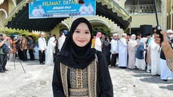 Kisah Luqyana, Mahasiswi Kalteng yang Berhaji Gantikan Ayahnya